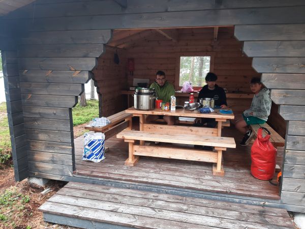 Abendessen am Biwakplatz Inari 2022