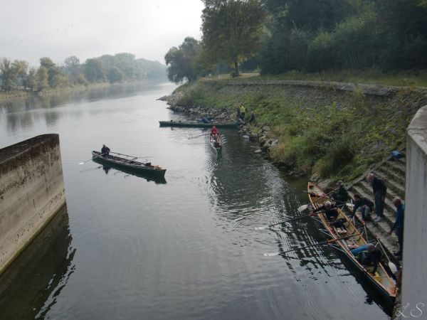 Einsetzen im Unterwasser der kaputten Schleuse Donau 2021