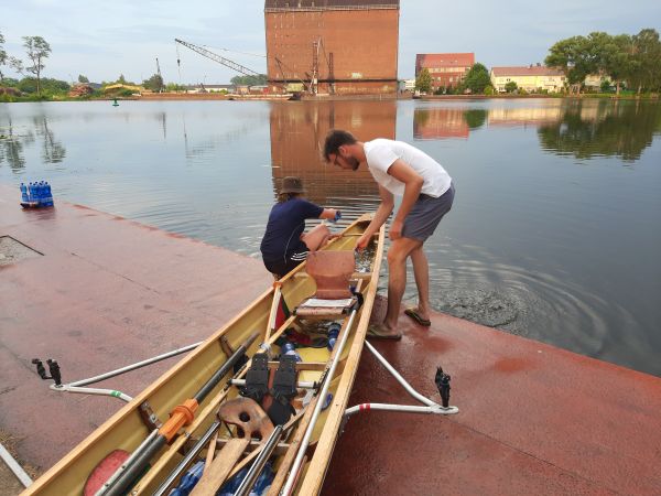 Eisenhuettenstadt etwas Wasser im Ruderboot 2021