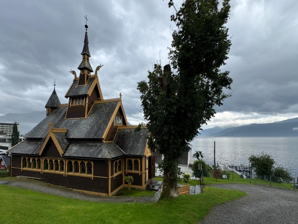 Fake Stabkirche Balestrand 2024