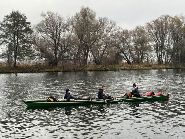 Ruderboot E-Zweier auf dem Elbe-Havel-Kanal November 2022