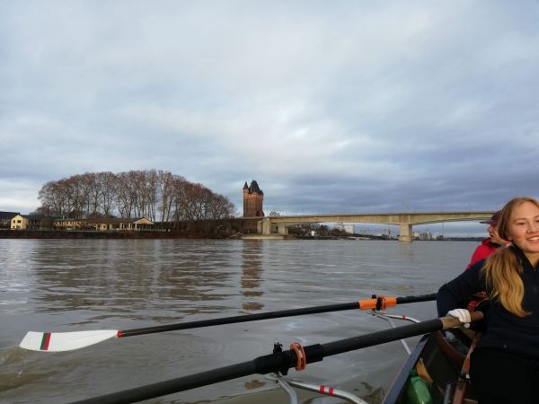 Ruderboot vor Worms Silvester 20222