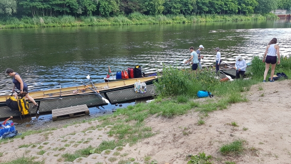 Ruderboote beladen in Stahnsdorf Mecklenbur 2020