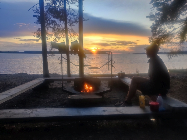 Sonnenuntergang am Lagerfeuer Saimaa 2023