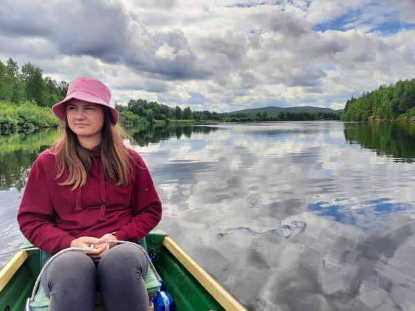 Steuerfrau Melina auf dem Ivalojoki 2022